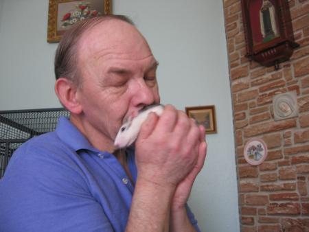 LOLA EST TRES TRISTE  .