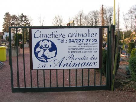 LE JOLI PETIT CIMETIERE ANIMALIER  .
