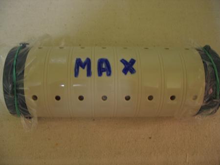 MAX S ' EN  VA  DANS  SA  DERNIERE DEMEURE  .