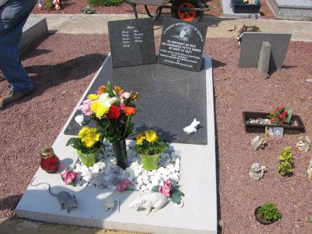 LE  CAVEAU  REFERME .