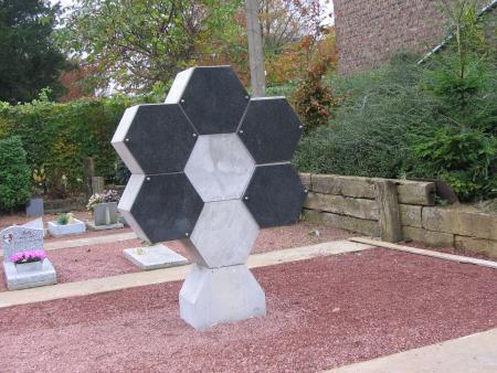 LE COLOMBARIUM SE CONSTRUIT DOUCEMENT !  .