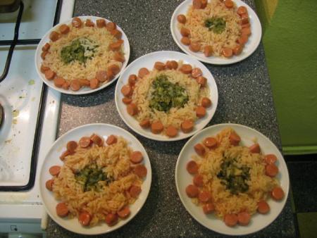 L' ALIMENTATION TRES VARIEES  .