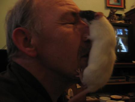 L' ESCALADE  SUR LE PIF DE PAPY  LOLLLLLLLLLL  .