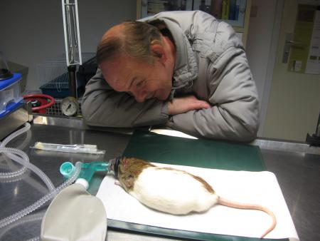 PAPY REGARDE SA COPINE CHERIE RICKY .